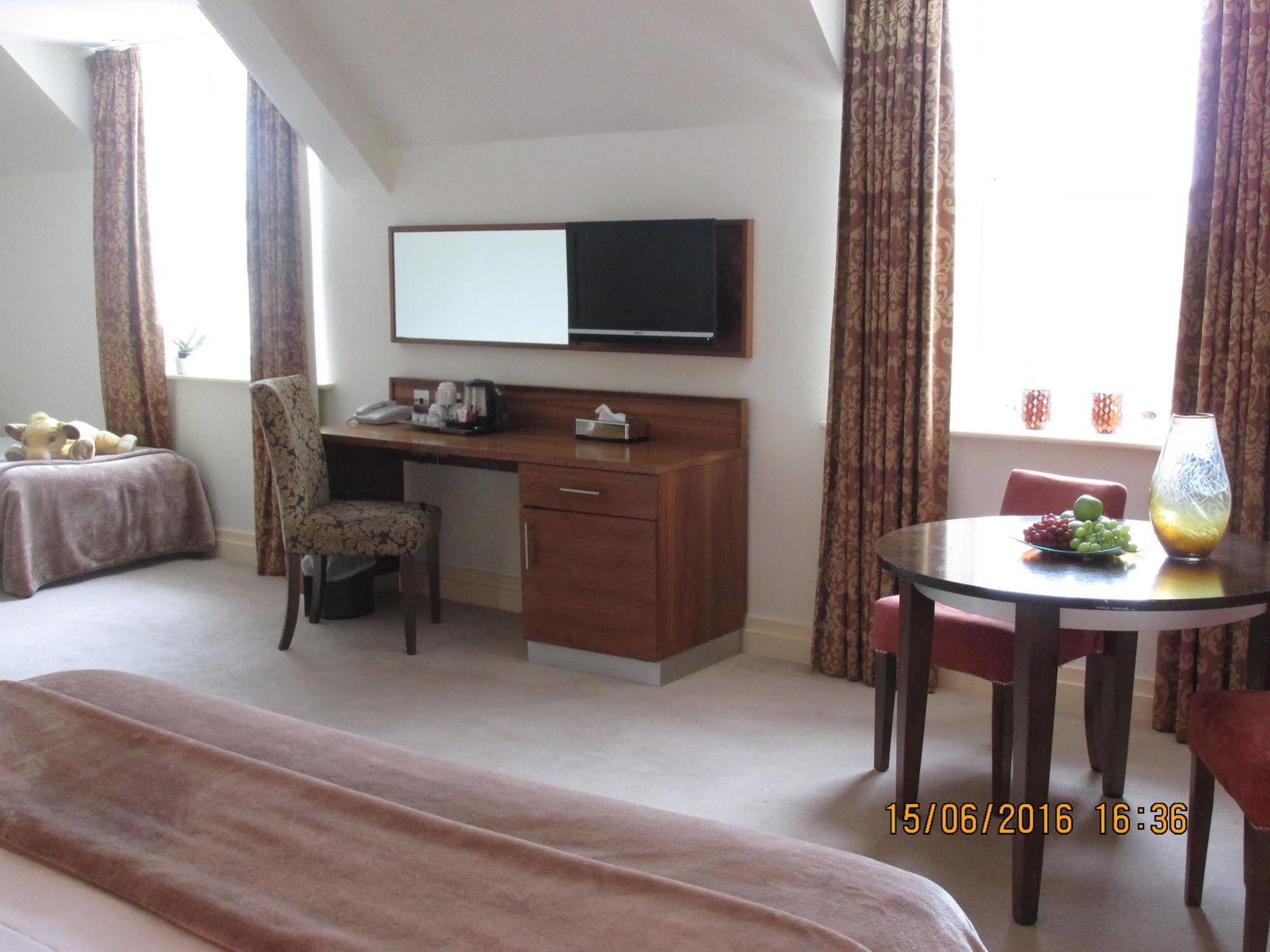 Westport Country Lodge Hotel Екстер'єр фото