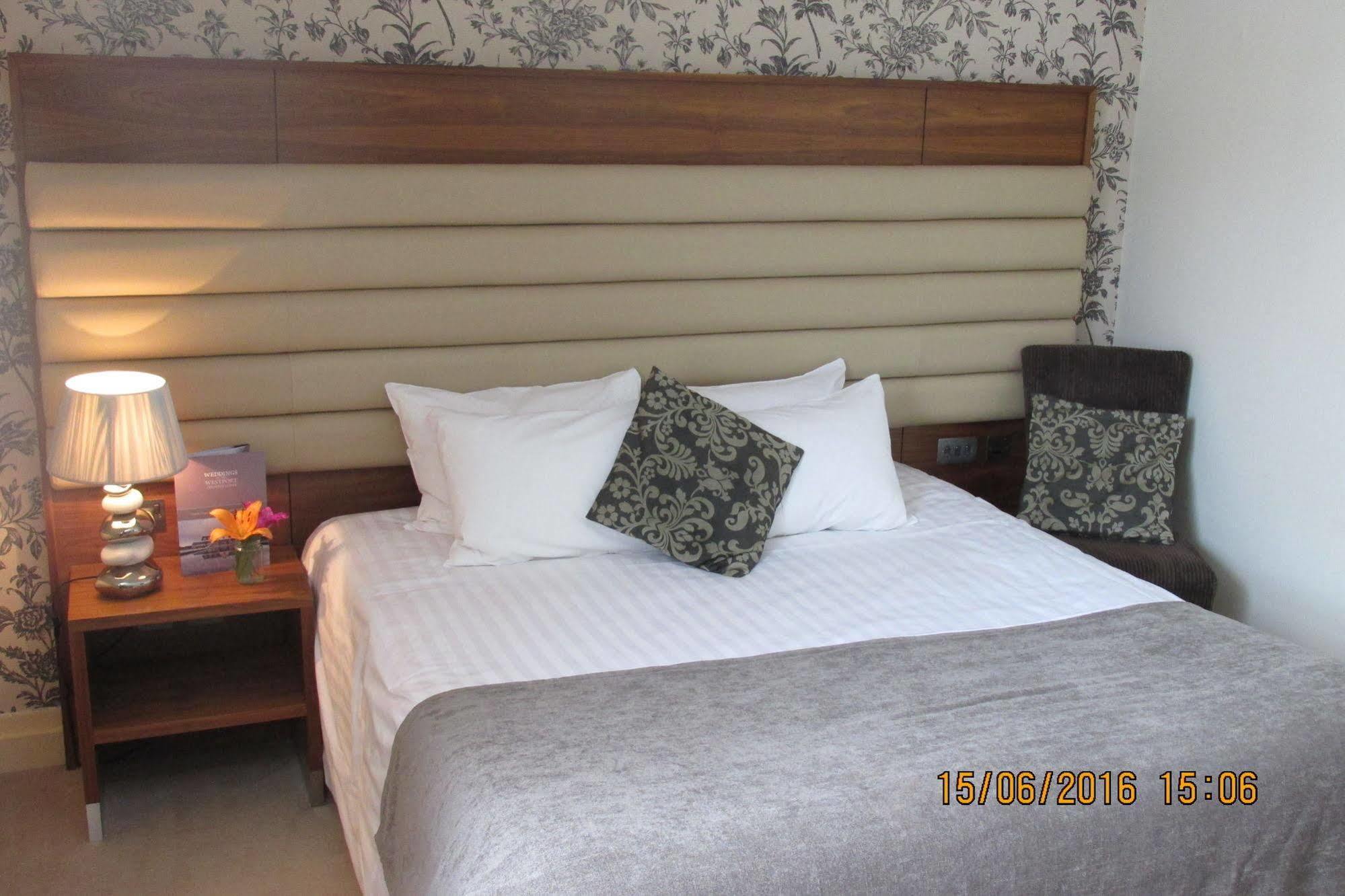 Westport Country Lodge Hotel Екстер'єр фото